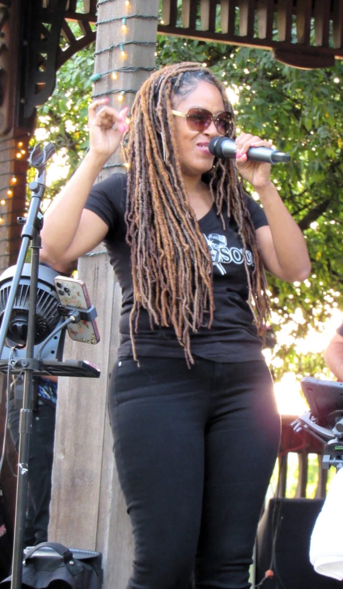 Tonia Ray performance